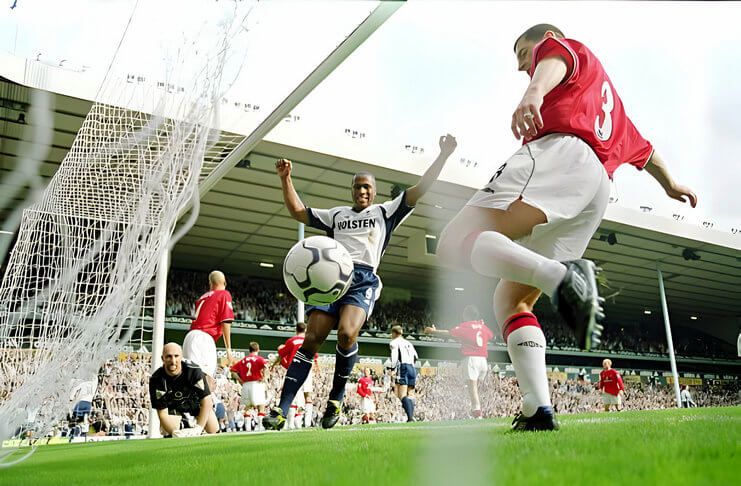 Les Ferdinand mencetak gol saat Tottenham Hotspur kena comeback Manchester United pada 29 September 2001.