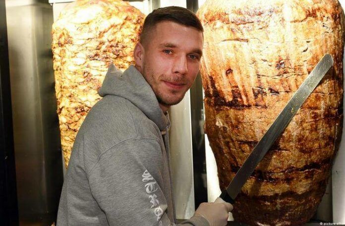 Lukas Podolski Jadi Kaya Raya Setelah Berjualan Kebab (DW)