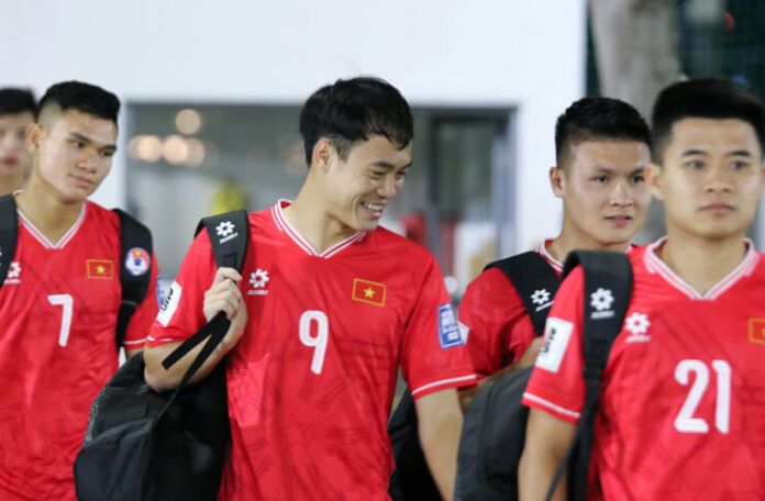 Timnas Vietnam diminta Mai Duc Chung tampil lebih bertahan di SUGBK.