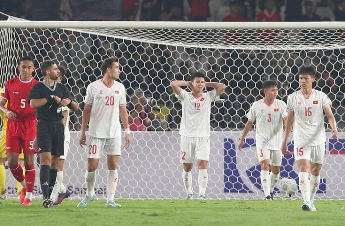 Timnas Vietnam kalah 0-1 di SUGBK karena kesalahan antisipasi lemparan ke dalam Pratama Arhan.