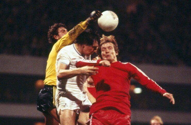 Tottenham Hotspur vs Bayern Munich pada 16 besar Piala UEFA 1983-84.
