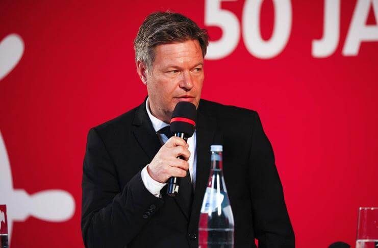 Wakil Kanselir Jerman Robert Habeck mengkritik kesepakatan DFB dengan Nike.