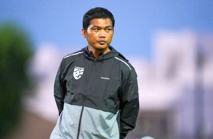 Issara Sritaro meminta para pemain timnas U-23 Thailand tak antikritik.
