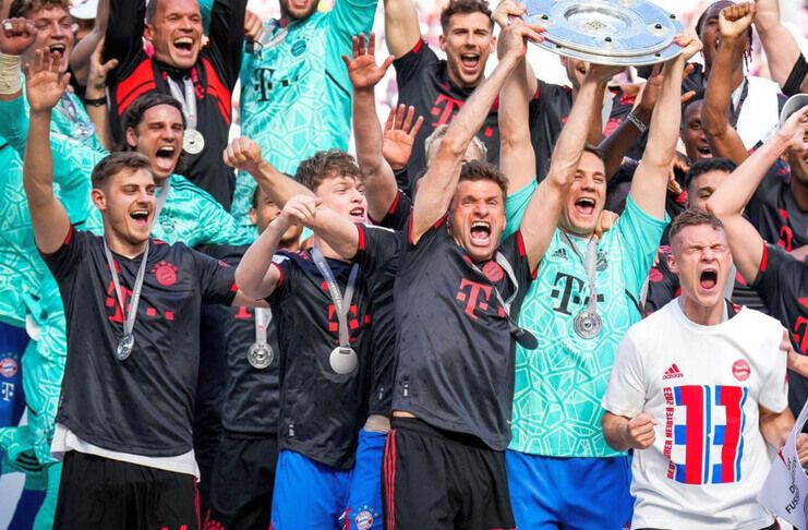 Josip Stanisic juara beruntun di Bundesliga bersama 2 klub berbeda.