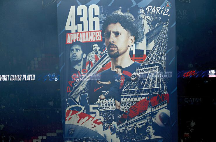 PSG memasang banner dengan tulisan 436 penampilan Marquinhos.