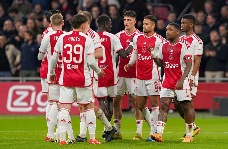 AFC Ajax dipastikan tak dilatih Graham Potter.