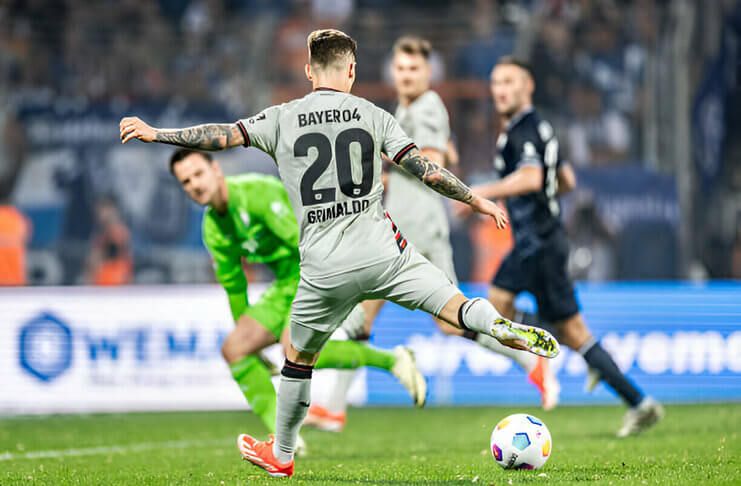 Alex Grimaldo mencetak gol ke-18 Bayer Leverkusen pada menit ke-90 dan injury time.