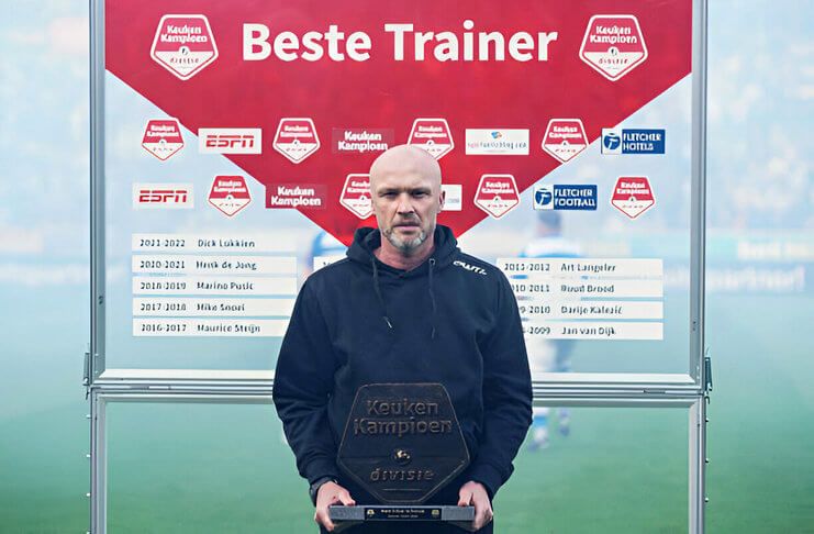 Dick Schreuder adalah pelatih terbaik Keuken Kampioen Divisie 2022-23.
