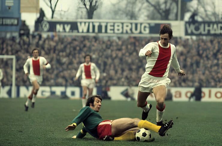 Rekor 30 kemenangan dan 3 imbang Ajax pada 1971-72 jadi incaran Peter Bosz.