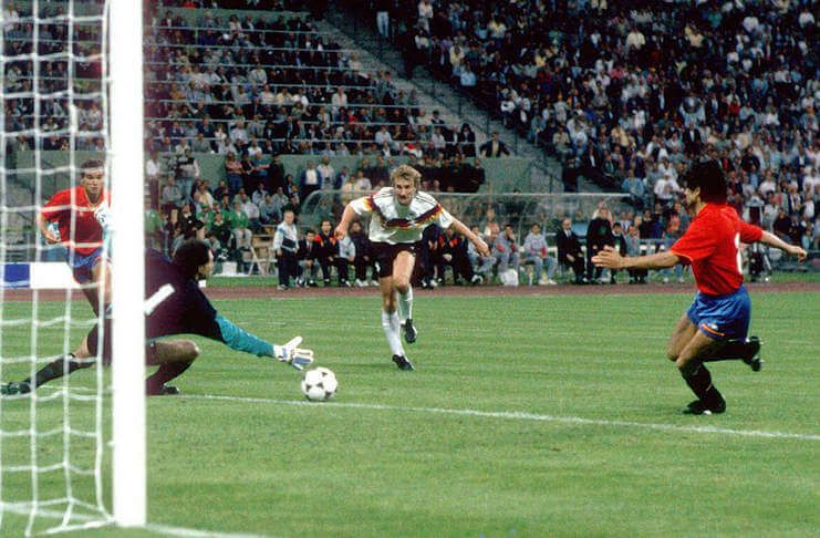 Brace Rudi Voeller membawa timnas Jerman menang 2-0 atas timnas Spanyol di EURO 1988.