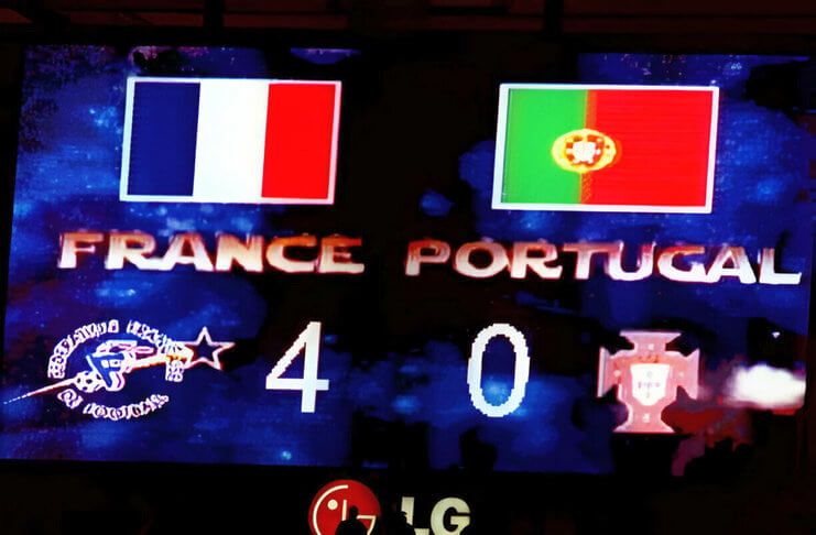 Salah satu anomali partai Portugal vs Prancis terjadi pada 2001 ketika Prancis menang 4-0.
